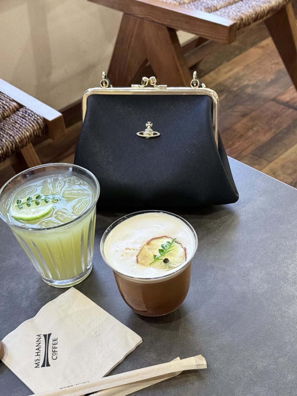 Vivienne Westwood 珠扣金色 西太后餃子包🪐